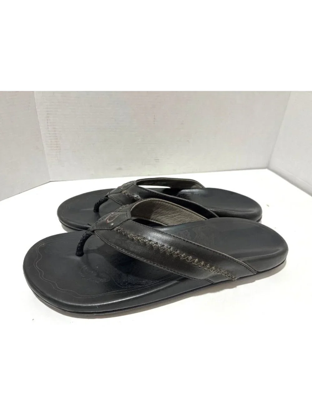 OluKai Mea Ola men's leather sandals flip flop in black size 12